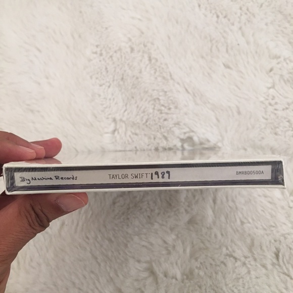 Taylor Swift 1989 CD - Picture 3 of 6
